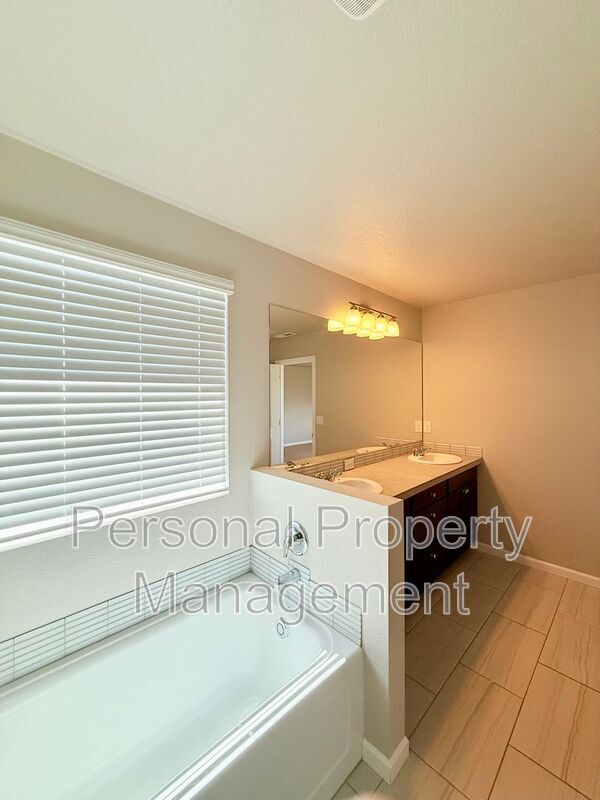 Building Photo - 2727 S White Salmon Dr