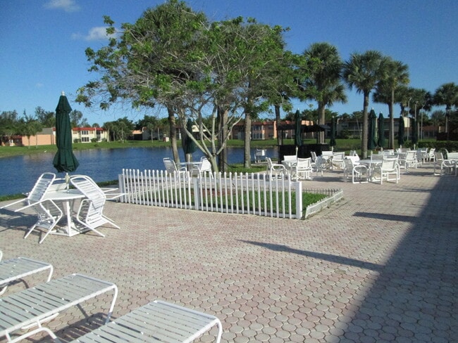 Building Photo - 224 Lake Dora Dr