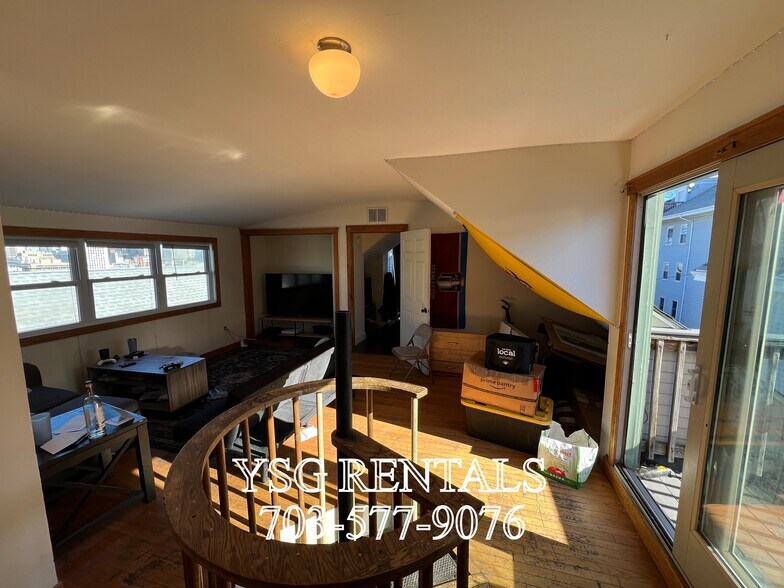 Building Photo - 9 Sunset St