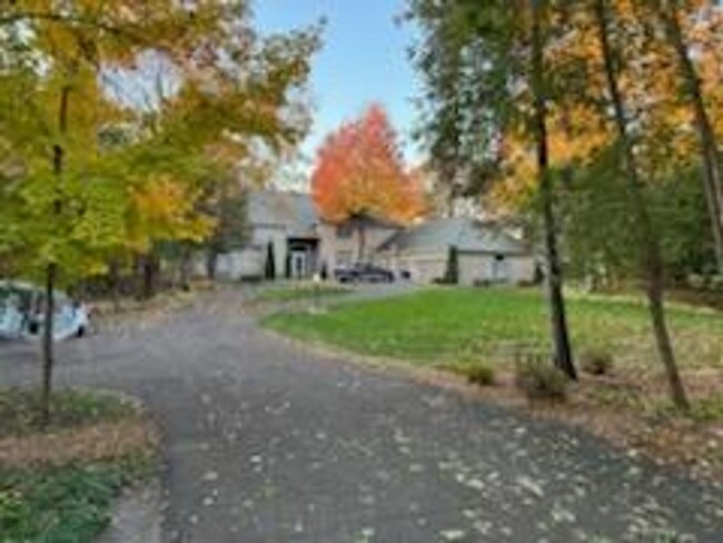 Building Photo - Stunning Lakefront Estate in Wayzata!