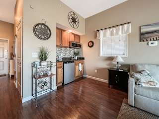 Building Photo - Make this charming studio with marsh views...