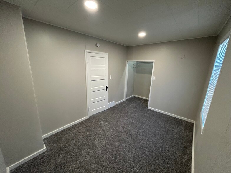Bedroom 2 - 611 S Hawthorne Ave