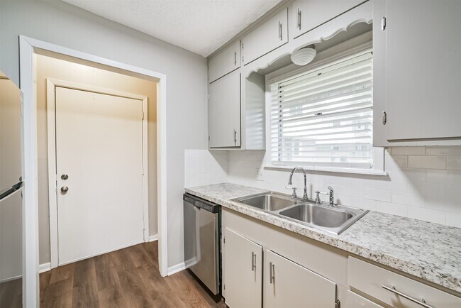Building Photo - 1320 Barak Ln
