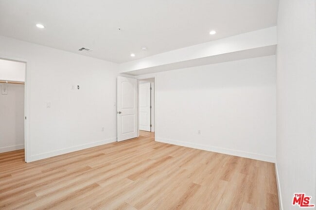 Building Photo - 312 N Coronado St