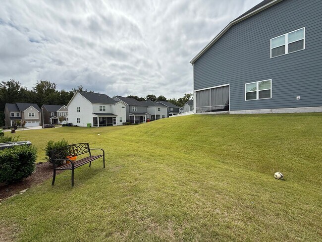 Building Photo - Stunning 5BD, 3BA Raleigh Home Within the ...