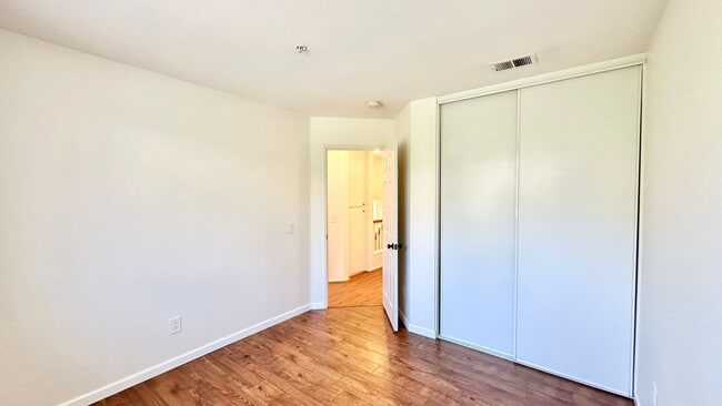 Building Photo - Lovely Two-Story Home in The Heights Overl...