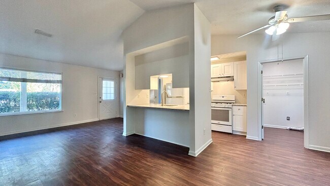 Building Photo - Alpharetta 3 Bedroom-2 Bathroom, Minutes F...