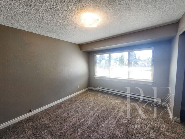 Building Photo - 1343-A Whitney Ave