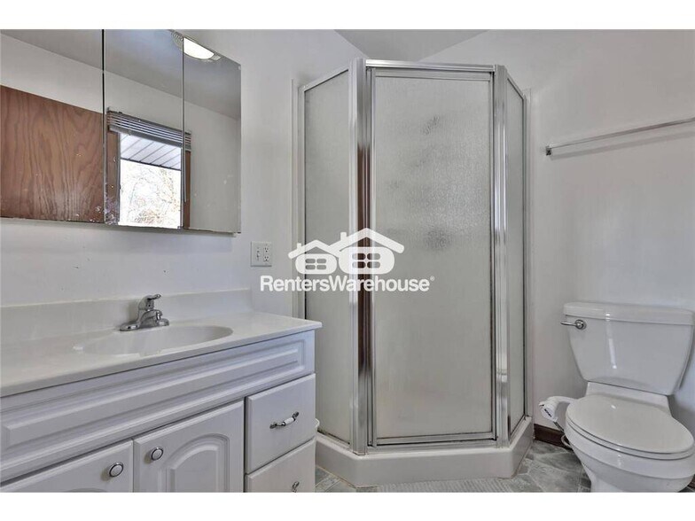 Building Photo - 1241 Holly Dr E