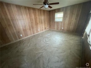 Building Photo - 1045 Rulnick St