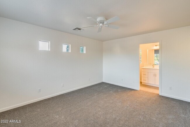 Building Photo - 8337 W Hughes Dr