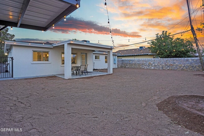 Building Photo - 7904 Parkland Dr