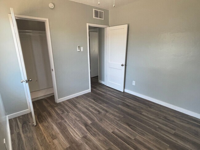 Building Photo - MOVE IN SPECIAL-500.00 OFF 1ST MONTHS RENT...