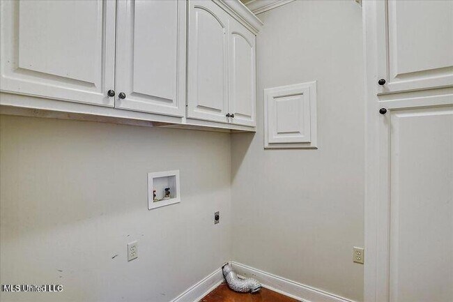 Building Photo - 852 Willow Grande Cir