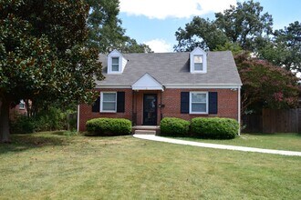 Building Photo - Nice Westend Brick home in the U of R area