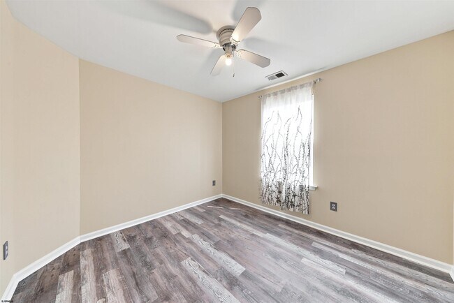 Building Photo - 64 Meadow Cir