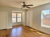 Building Photo - Robert E Lee