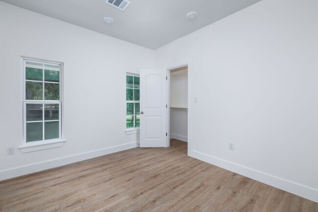 Building Photo - 4517 Emerson Ct