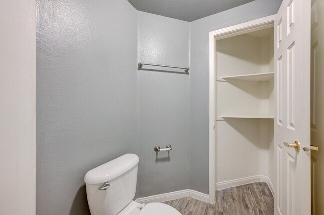 Building Photo - Ground Floor 2BD/2BA Condo in Gated Henderson Community – Resort-Style Amenities!