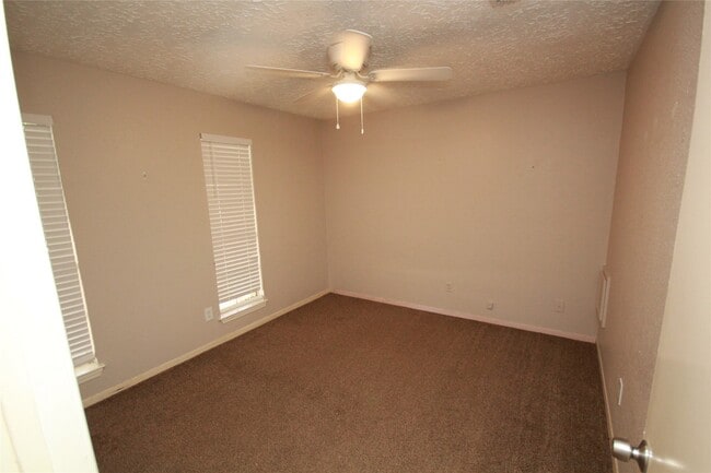 Building Photo - 22619 Braken Carter Ln