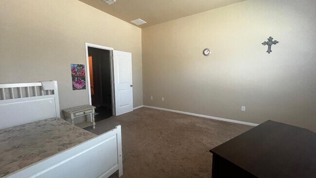 Building Photo - 223 Camellia Dr