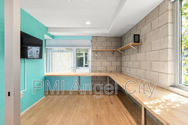 Building Photo - 3450 Cahuenga Blvd W