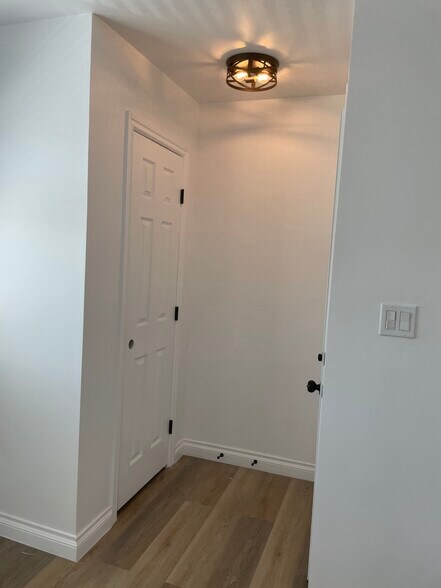 Entryway - 12444 S Vermont Ave