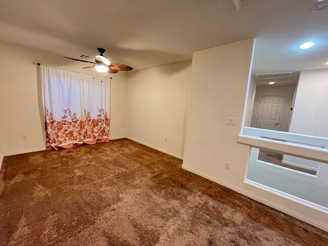 Building Photo - Desirable 4 Bedroom 2.5. Bathroom home in ...