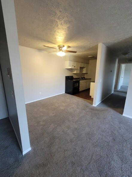 Building Photo - 1101 W Maple St NW