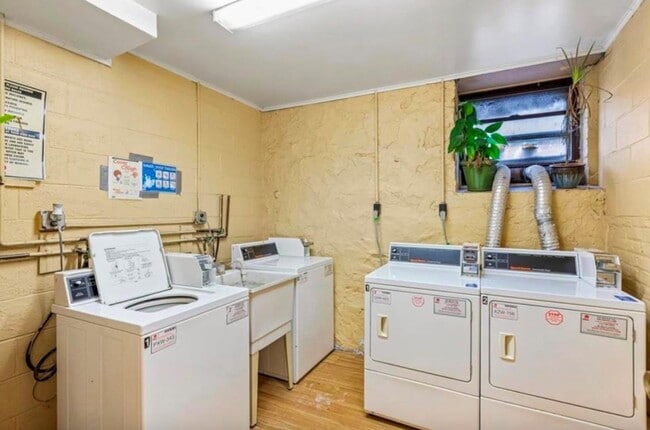 Building Photo - 427 John F. Kennedy Blvd