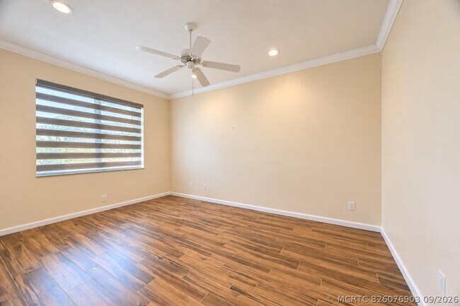 Building Photo - 545 NW Portofino Ln