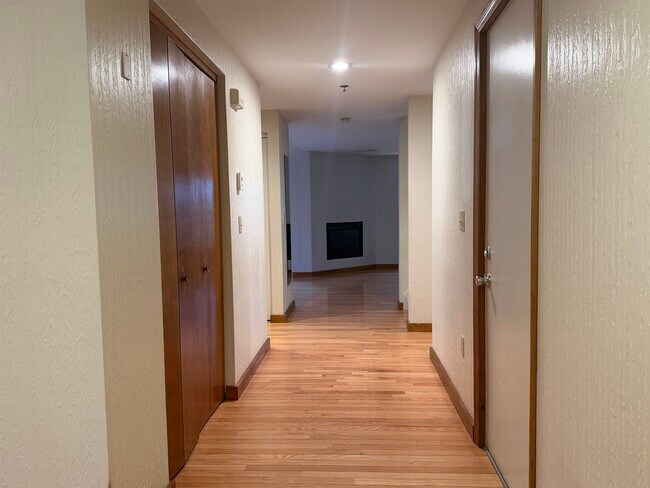 Building Photo - 17 Bayberry Dr