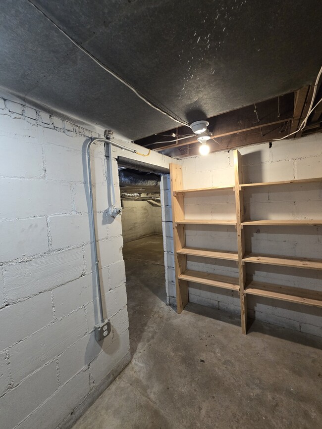 Building Photo - 1321 W Univ Ave