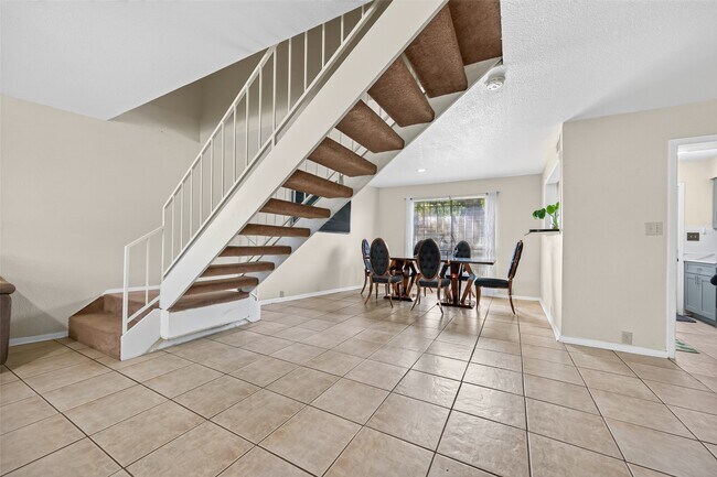 Building Photo - 3303 W Greenridge Dr