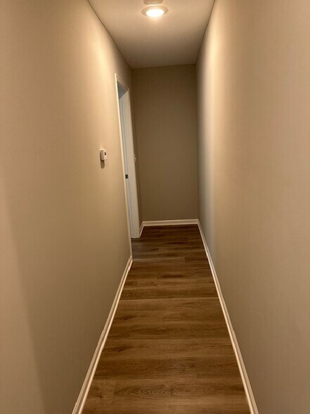 Upstairs hall - 904 Pampas Cir