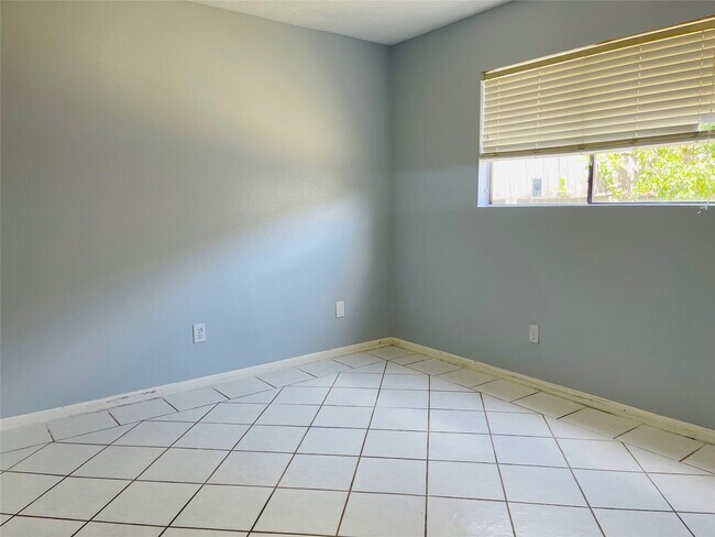 Building Photo - 6823 Songbrook Dr