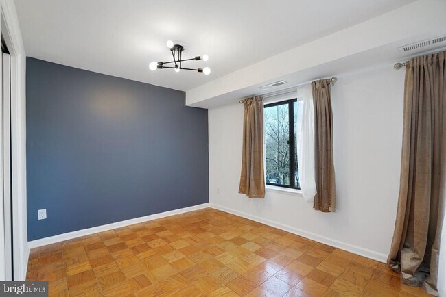 Building Photo - 3101 S Manchester St