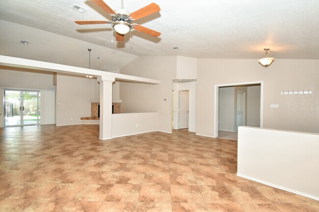 Building Photo - 8406 E Lorenzo Ln