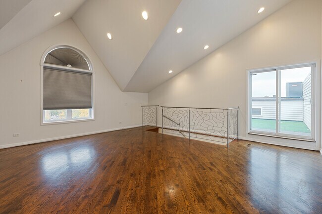 Building Photo - 4800 S St Lawrence Ave