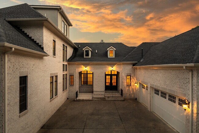 Building Photo - 5014 Mountview Pl