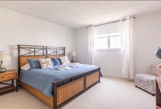 Building Photo - 4001 S Ocean Dr