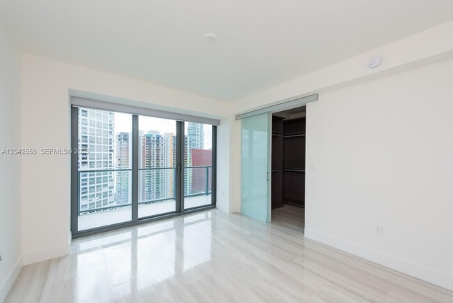 Building Photo - 1451 Brickell Ave