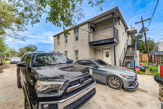 Building Photo - 4323 Continental Dr