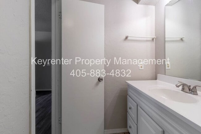Building Photo - 732 Westridge Ct