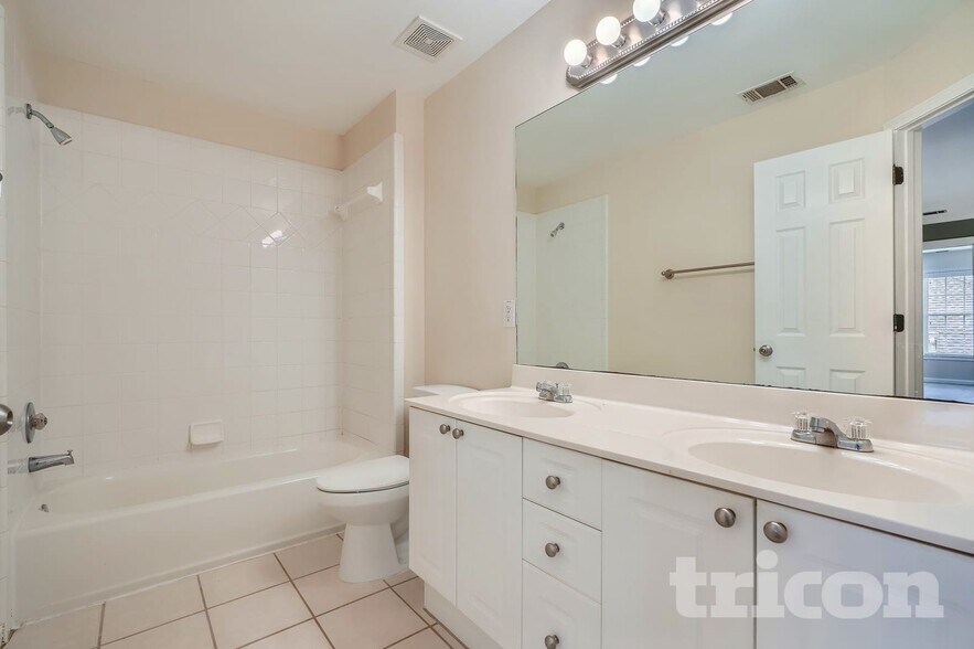 Building Photo - 1231 Brentwood Ct
