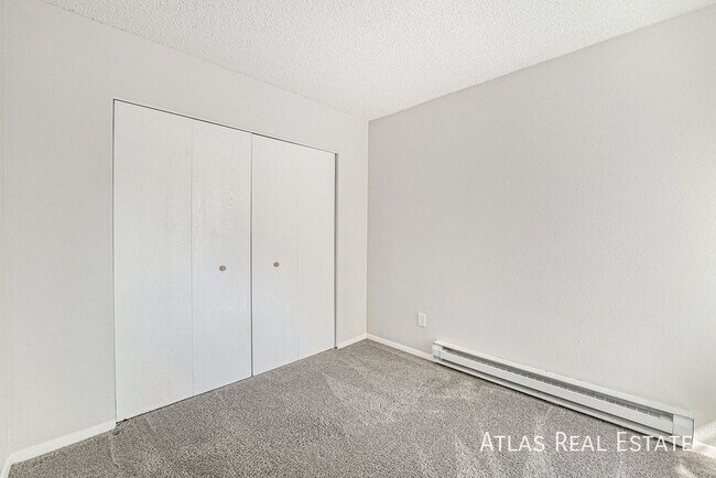 Building Photo - 347 Colony Pl