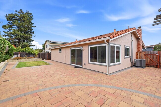Building Photo - 33588 Bardolph Cir