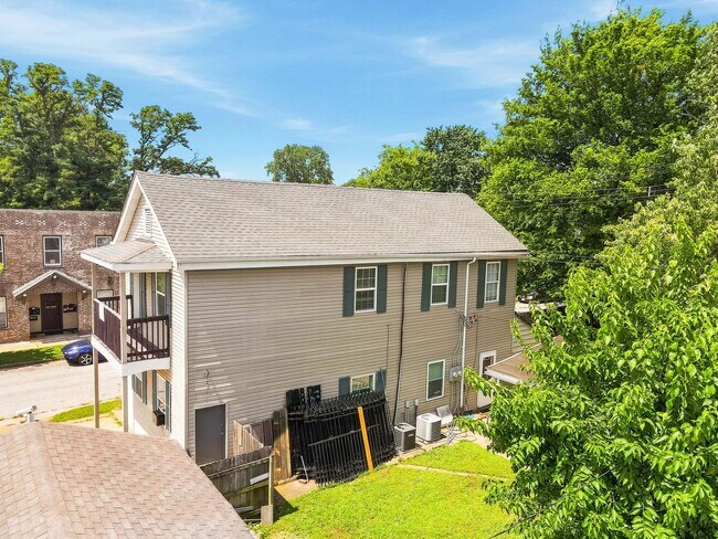 Building Photo - 511 Schirmer St