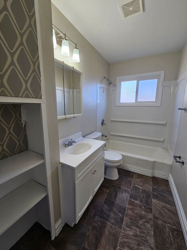 Building Photo - 3 BEDROOM | 1 BATH | SINGLE-LEVEL HOME | SOUTH