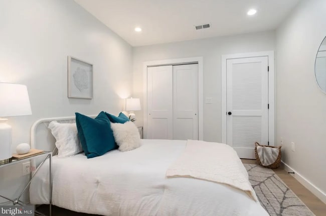 Building Photo - 1948 3rd St NE